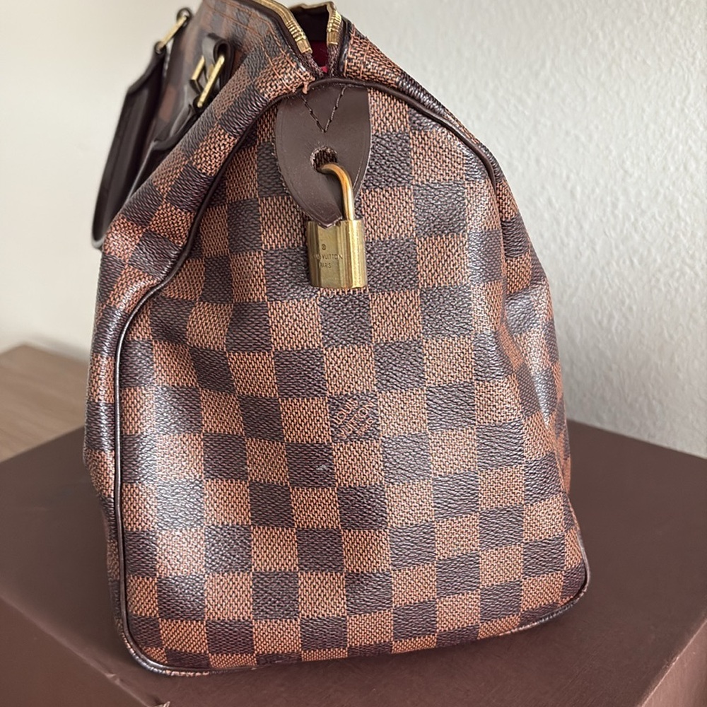 LOUIS VUITTON speedy 30 Damier. Authentic
EUC - Picture 4 of 10